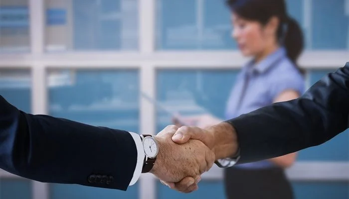 betebet-shaking-hands-3753419_1280.jpg